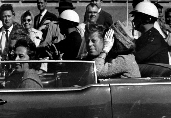 Kennedy wurde 1963 in Dallas erschossen. (Archivbild) - © Jim Altgens/AP/dpa