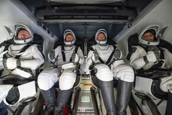 Aus einer Woche wurden neun Monate im All - umso größer war die Freude bei der Rückkehr. - © Keegan Barber/NASA/AP/dpa