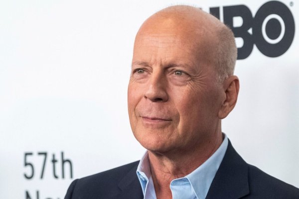 Wegen einer Demenz-Erkrankung ist Bruce Willis kaum noch in der Öffentlichkeit zu sehen. (Archivbild) - © Charles Sykes/Invision via AP/dpa