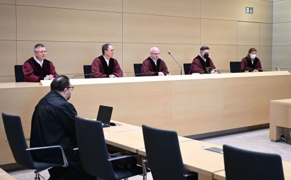Der BGH-Senat hat die Verurteilung von Lina E. bestätigt. - © Uli Deck/dpa