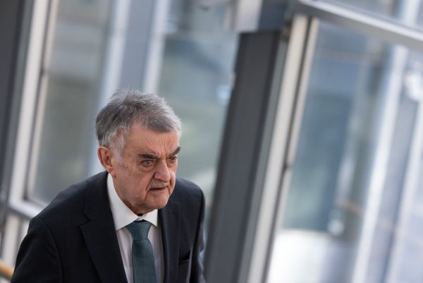 «Der Rechtsextremismus geht heute strategischer vor», sagte Herbert Reul (CDU). - © Rolf Vennenbernd/dpa