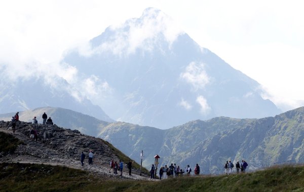 Wer in Polen in den Bergen unterwegs ist, findet an unterschiedlichen Stellen Erste-Hilfe-Material in entsprechenden Notfallkisten. Auf einer digitalen Karte sind die Standorte hinterlegt. - © Grzegorz Momot/PAP/epa/dpa-tmn