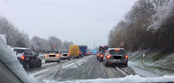 Stau auf der B66n in Richtung Asemissen. - © Thomas Reineke