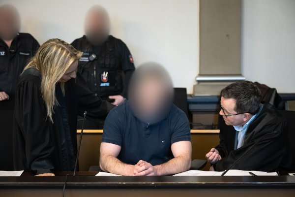 Der angeklagte Soldat räumte die Mordserie vor Gericht ein. - © Sina Schuldt/dpa