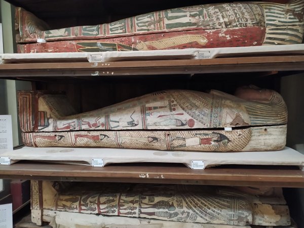 Menschliche «Schnüffler» und technische Geräte analysierten den Duft dieser Mumien. - © Emma Paolin/EurekAlert/University College London/dpa