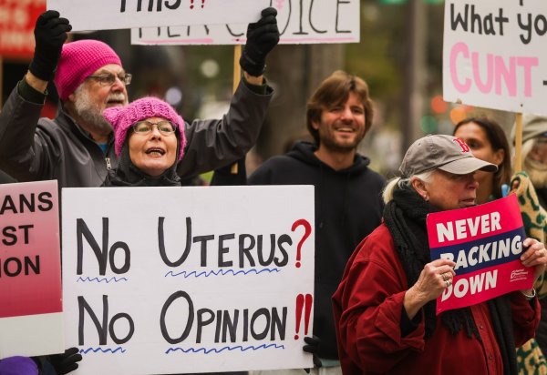 «Keine Gebärmutter? Keine Meinung!» - Proteste in Florida gegen strenge Abtreibungsgesetze. (Archivbild) - © Dirk Shadd/Tampa Bay Times/ZUMA Press Wire/dpa