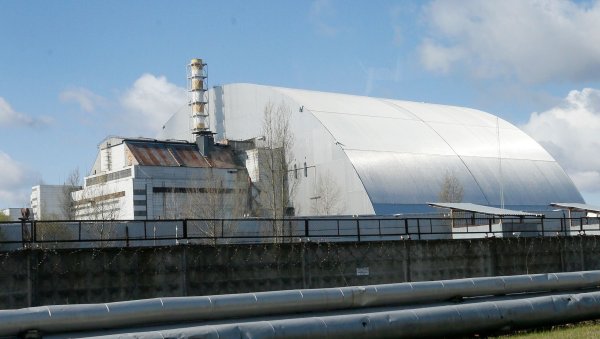 Der Schutzschild um das AKW Tschernobyl soll in der Nacht von einer russischen Drohne getroffen worden sein (Archivbild) - © Efrem Lukatsky/AP/dpa