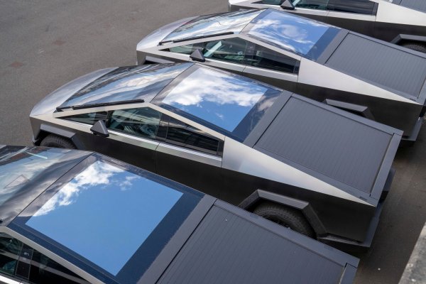 Nach Bekanntwerden des Dokuments wurde spekuliert, dass in Teslas Modelpalette der «Cybertruck» am ehesten zum Umbau in ein gepanzertes Fahrzeug geeignet ist. (Archivbild) - © Scott Brauer/ZUMA Press Wire/dpa