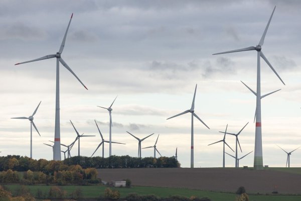 1000 neue Windräder wollte die schwarz-grüne Landesregierung bis 2027 ermöglichen - und sieht sich auf gutem Weg dorthin. (Symbolbild) - © Friso Gentsch/dpa