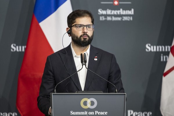 Chiles Präsident Gabriel Boric rief die Menschen auf, Küstengebiete in der betroffenen Region zu verlassen. (Archivbild) - © Alessandro Della Valle/KEYSTONE/EDA/POOL/dpa