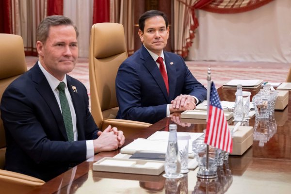 Den Job von Sicherheitsberater Mike Waltz übernimmt Außenminister Marco Rubio kurzerhand mit. (Archivbild) - © Saul Loeb/AFP Pool/AP/dpa