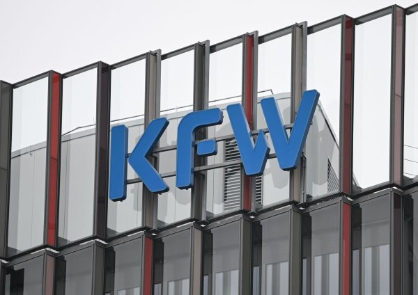 KfW-Umfrage: Mehrheit der Mittelständler erwartet Pause bei Lohnerhöhungen (Symbolbild) - © Arne Dedert/dpa