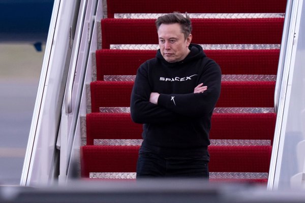 Musk finanziert seinen Lebensstil gern über mit Aktien besicherte Kredite. (Archivbild) - © Chris Szagola/AP/dpa