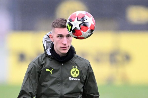 Nico Schlotterbeck sieht das Team des BVB in der Bringschuld. - © Federico Gambarini/dpa