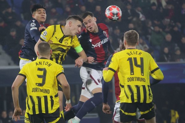 Die BVB-Abwehr wurde in Bologna gefordert. - © Michele Nucci/LaPresse via ZUMA Press/dpa