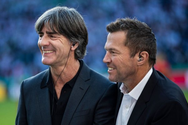 Lothar Matthäus (r) bringt Ex-Bundestrainer Joachim Löw (l) beim BVB ins Spiel. - © Tom Weller/dpa