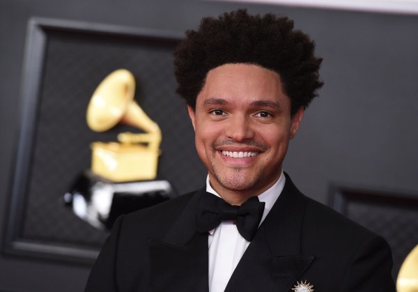 Comedian Trevor Noah moderiert erneut die Grammys - © Jordan Strauss/Invision/AP/dpa