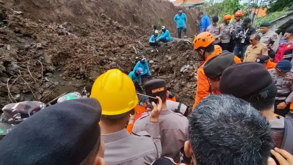 Auf Bali und Java wurden mindestens elf Menschen vermisst. (Foto aktuell) - © BPBD/Bali Provincial Disaster Management/dpa