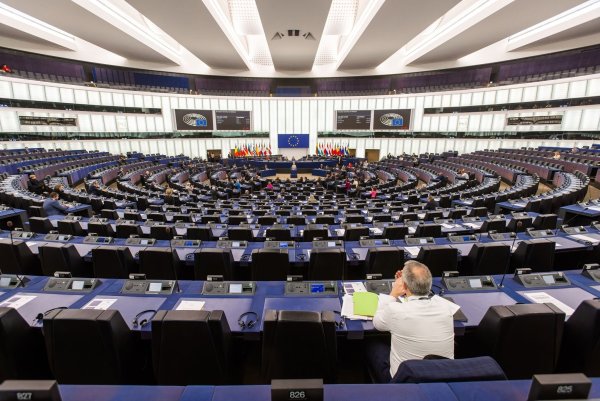 Das Europaparlament erprobt neue Regeln gegen Abwesenheit von Abgeordneten. (Archivbild) - © Philipp von Ditfurth/dpa