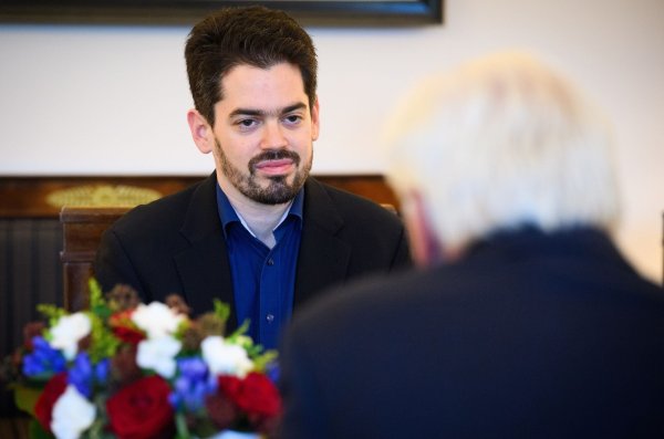 Lahav Shani wurde in Belgien ausgeladen - nun gibt es Gesten der Solidarität, auch durch den Bundespräsidenten. - © Bernd von Jutrczenka/dpa