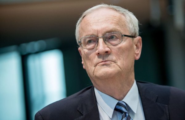 Die Staatsanwaltschaft ermittelt gegen den früheren BND-Chef Hanning wegen des Verdachts der Kindesentziehung. (Archivbild) - © Michael Kappeler/dpa