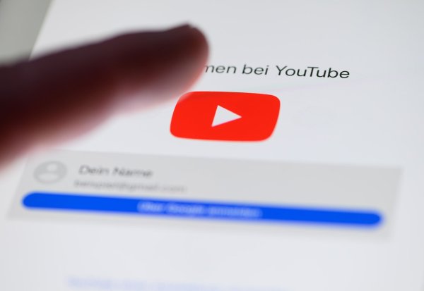 Autoren von Youtube-Videos bekommen Zugang zu neuen KI-Werkzeugen. (Illustration) - © Robert Michael/dpa