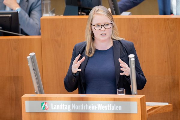 Statt der versprochenen Transparenz erlebe man im Untersuchungsausschuss eine Blockadehaltung der Regierungsfraktionen CDU und Grüne, sagte SPD-Obfrau Lisa Kapteinat. (Archivbild) - © Rolf Vennenbernd/dpa