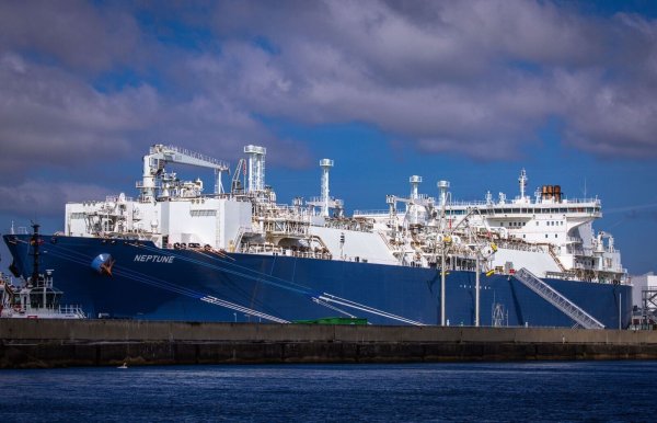 Über die deutschen LNG-Terminals kamen am Montag rund 15 Prozent der deutschen Gasimporte. (Archivbild) - © Jens Büttner/dpa