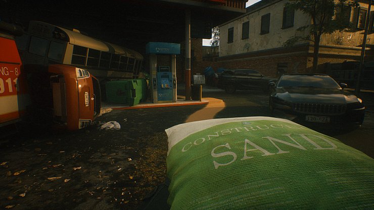 Im späteren Verlauf des Spiels können wir Sandsäcke entleeren, auf denen wir wesentlich leiser laufen können. Das Problem aber ist, dass Sand auch Staub verursacht, das unserem Asthma schadet. - © Saber Interactive