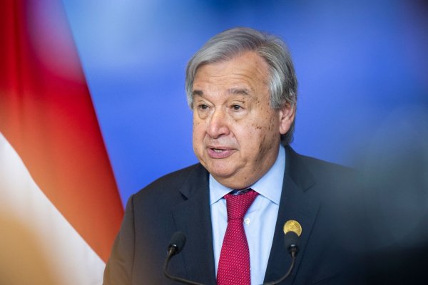 UN-Generalsekretär António Guterres: «Die Welt brennt und ertrinkt vor unseren Augen.» - © Christophe Gateau/dpa
