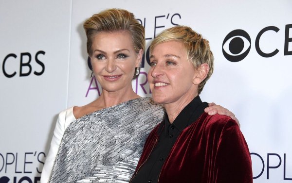 US-Moderatorin Ellen Degeneres hat über ihren Umzug nach Großbritannien mit ihrer Frau nach dem zweiten Wahlsieg von US-Präsidenten Donald Trump gesprochen. (Archivbild) - © Jordan Strauss/Invision/AP/dpa