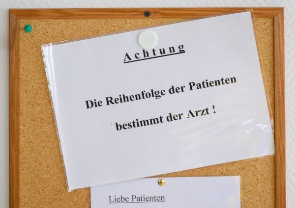 Eugen Brysch, Vorstand der Deutschen Stiftung Patientenschutz, fordert, «Qualität und Erreichbarkeit der Praxen endlich extern zu überprüfen». - © Robert Michael/dpa-Zentralbild/dpa