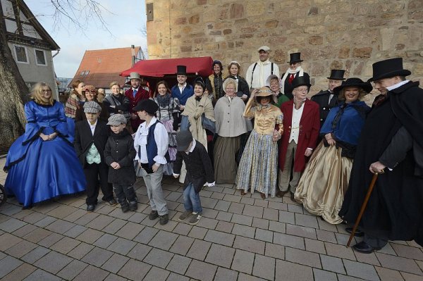 Charles-Dickens-Festival in Blomberg: In diesem Jahr müssen für 250 Darsteller Kostüme geschneidert werden. - © Archivfoto: Karl-Heinz Krull