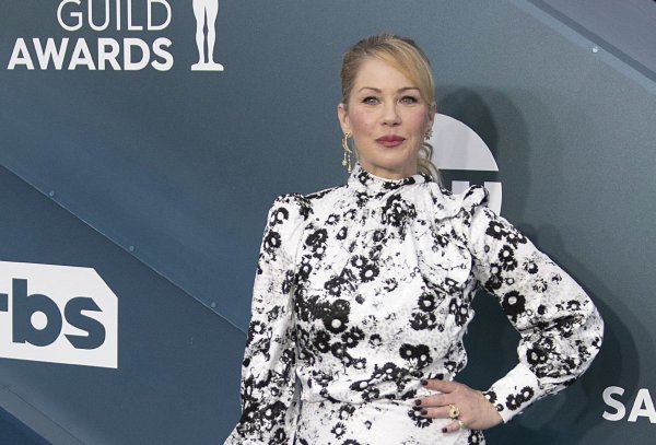 Die US-Schauspielerin Christina Applegate wird auf dem «Walk of Fame» verewigt. - © Javier Rojas/Prensa Internacional via ZUMA/dpa