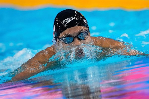 Anna Elendt gewinnt Gold über 100 Meter Brust. - © Vincent Thian/AP/dpa