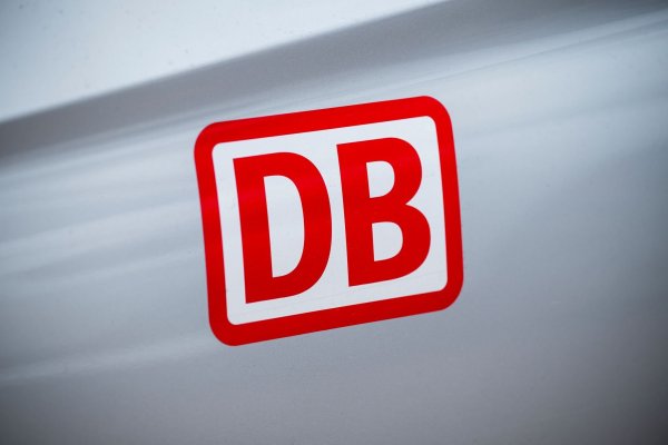 Die Deutsche Bahn hat im ersten Halbjahr einen Verlust eingefahren. (Symbolbild) - © Daniel Vogl/dpa