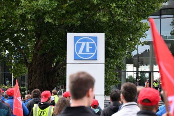 Der Autozulieferer ZF muss sparen (Foto- aktuell) - © Felix Kästle/dpa