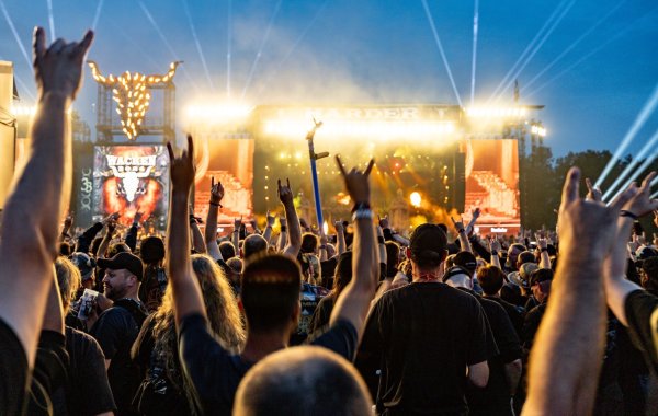 Rund 85.000 Tickets haben die Veranstalter an Metalfans verkauft. (Archivbild) - © Axel Heimken/dpa