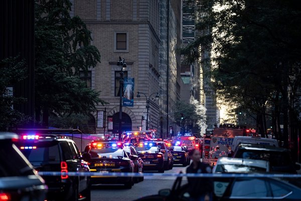 Großeinsatz der Polizei in New York nach einem Schussvorfall. - © Angelina Katsanis/AP/dpa