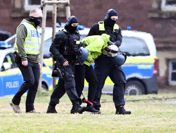 Die Bundesanwaltschaft ließ den Tatverdächtigen in Karlsruhe dem Ermittlungsrichter vorführen. (Archivbild) - © Uli Deck/dpa