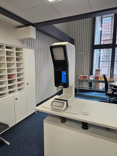 Zwei Fotoautomaten stehen jetzt im Lemgoer Bürgerbüro. - © Stadt Lemgo