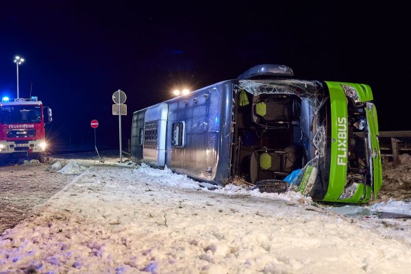 Es gab zwei Todesopfer bei dem Unfall auf der A11. - © Michael Ukas/dpa
