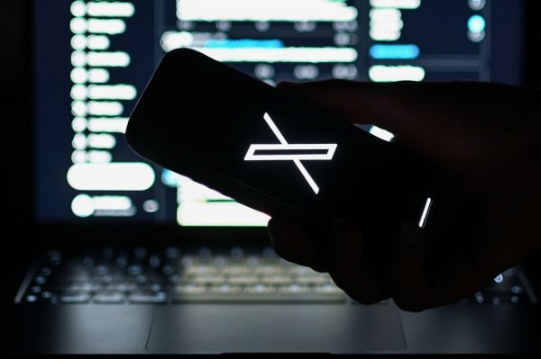 Die Internetplattform X ist gestört. (Symbolbild) - © Jennifer Brückner/dpa