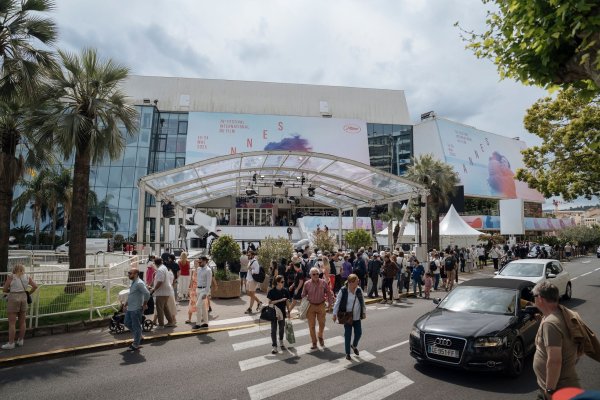 Die Stadt Cannes und die umliegenden Gebiete waren stundenlang von einem Stromausfall betroffen. (Archivbild) - © Lewis Joly/AP/dpa