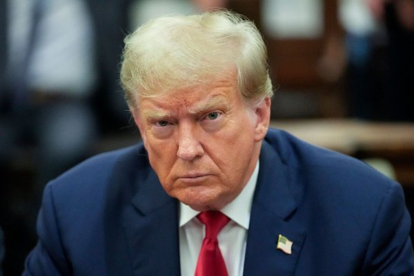 Donald Trump hat offenbar Probleme, eine Kaution von rund 450 Millionen US-Dollar zu begleichen. - © Mary Altaffer/POOL AP/dpa