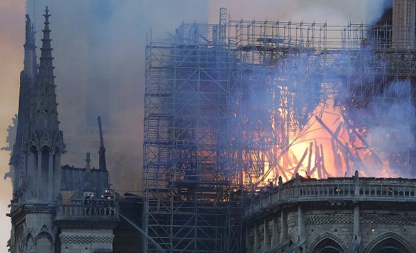 Feuerwehr im Einsatz - © Foto: Thibault Camus/AP