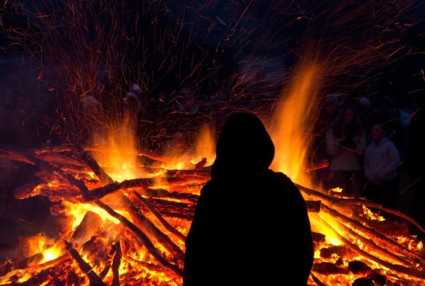 Todesfalle Osterfeuer - © Foto: Boris Roessler