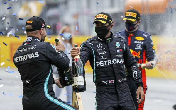 Mercedes-Duo - © Foto: Leonhard Foeger/Pool Reuters/AP/dpa