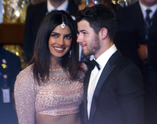 Priyanka Chopra & Nick Jonas - © Foto: Rajanish Kakade/AP/dpa