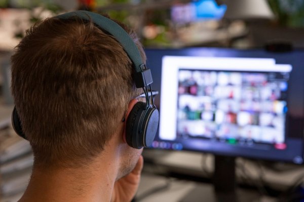 «Zoom-Fatigue» verhindern: Wie Video-Calls erträglicher werden - © Foto: Catherine Waibel/dpa-tmn